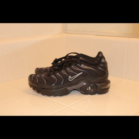 air max plus pure platinum black